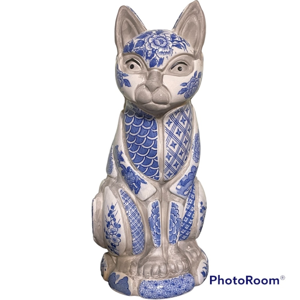 Nancy Lopez blue and white ceramic cat vintage 1981